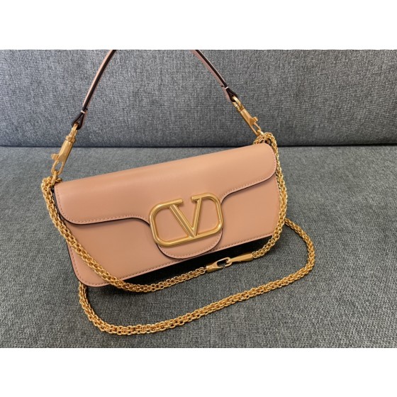 Valentino calfskin handbag ️Model: 1133