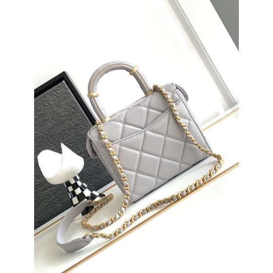 CHANEL 23Ss Spring/Summer Handle Cover Bag 4035