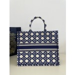 DIOR Tote classic diamond grid, iconic letters