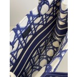 DIOR Tote classic diamond grid, iconic letters