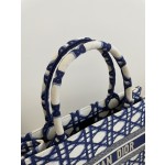 DIOR Tote classic diamond grid, iconic letters