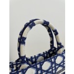 DIOR Tote classic diamond grid, iconic letters
