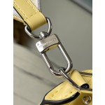 𝐋𝐎𝐔𝐈𝐒𝐕𝐔𝐈𝐓𝐓𝐎𝐍 M21682 Chicken Yellow