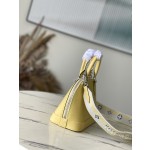 𝐋𝐎𝐔𝐈𝐒𝐕𝐔𝐈𝐓𝐓𝐎𝐍 M21682 Chicken Yellow