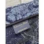 Dior Tote's latest concept zoo spring and summer series