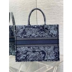 Dior Tote's latest concept zoo spring and summer series