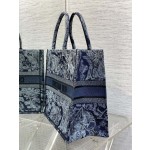 Dior Tote's latest concept zoo spring and summer series