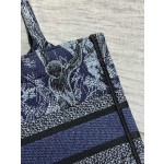 Dior Tote's latest concept zoo spring and summer series8002