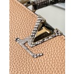 𝐋𝐎𝐔𝐈𝐒𝐕𝐔𝐈𝐓𝐓𝐎𝐍 N99387/M48865 Light Yellow Snake Shoulder This Capuchines BB handbag