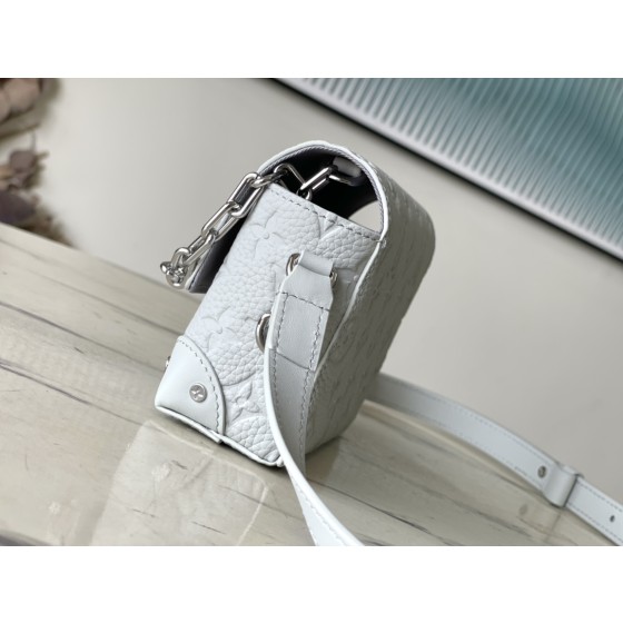 𝐋𝐎𝐔𝐈𝐒𝐕𝐔𝐈𝐓𝐓𝐎𝐍 M82579 Gray Full Skin Embossed Men's Bag and Postman Bag Series