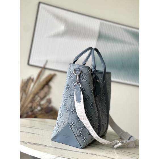 𝐋𝐎𝐔𝐈𝐒𝐕𝐔𝐈𝐓𝐓𝐎𝐍 M22537 denim Week-End Tote handbag