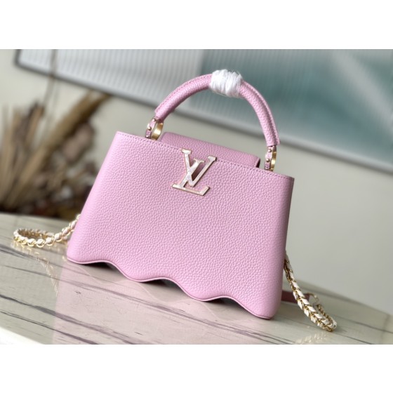 𝐋𝐎𝐔𝐈𝐒𝐕𝐔𝐈𝐓𝐓𝐎𝐍 M22122 Light Purple Wave Bottom Capshell Medium Handbag