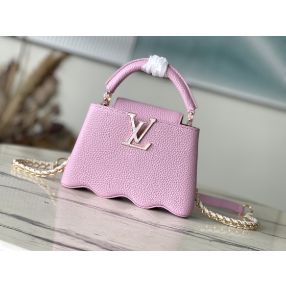 𝐋𝐎𝐔𝐈𝐒𝐕𝐔𝐈𝐓𝐓𝐎𝐍 M22122 Light Purple Mini Capshell Mini Handbag