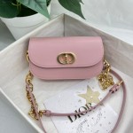 Dior   M9261  CD 扣环 背面 30 Montaigne 压花标志