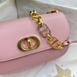 Dior   M9261  CD 扣环 背面 30 Montaigne 压花标志