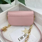 Dior   M9261  CD 扣环 背面 30 Montaigne 压花标志