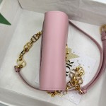 Dior   M9261  CD 扣环 背面 30 Montaigne 压花标志