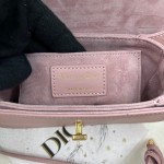 Dior   M9261  CD 扣环 背面 30 Montaigne 压花标志