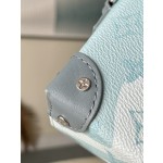 𝐋𝐎𝐔𝐈𝐒𝐕𝐔𝐈𝐓𝐓𝐎𝐍 M22637 Crystal Blue Steamer Mini Handbag