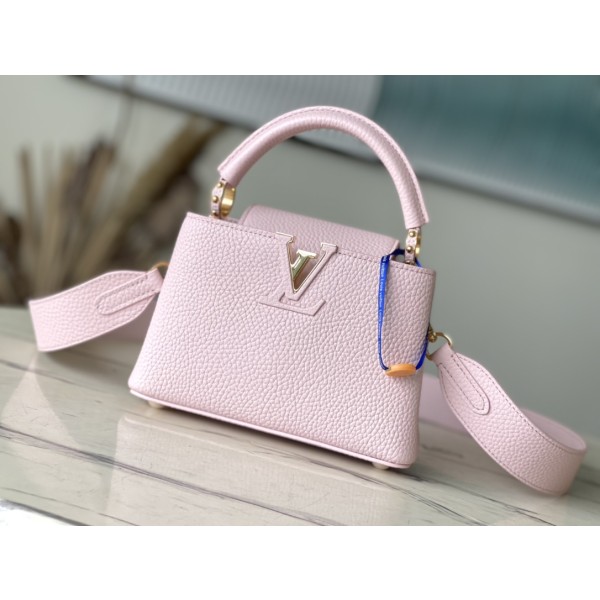𝐋𝐎𝐔𝐈𝐒𝐕𝐔𝐈𝐓𝐓𝐎𝐍 M22178 mini This CAPUCINES mini handbag
