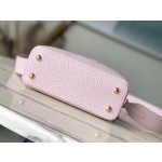 𝐋𝐎𝐔𝐈𝐒𝐕𝐔𝐈𝐓𝐓𝐎𝐍 M22178 mini This CAPUCINES mini handbag