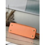 𝐋𝐎𝐔𝐈𝐒𝐕𝐔𝐈𝐓𝐓𝐎𝐍 M22606 Orange Colorful Gold buckle Medium size This Capuchines handbag