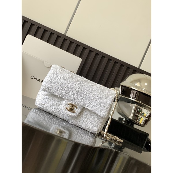 𝗖𝗛𝗔𝗡⻼𝗟⻼𝗟 MINI CF Sequin Dinner Bag Item Number: 3965