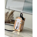 Louis Vuitton  M10079 白花 the Camera Box（相机盒）