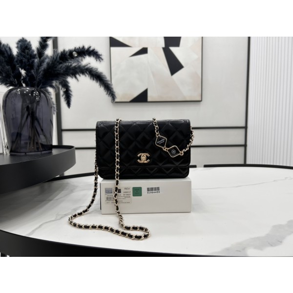 CHANEL A96017 Diamond Sugar Makeup Box