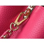 𝐋𝐎𝐔𝐈𝐒𝐕𝐔𝐈𝐓𝐓𝐎𝐍 M22752/M48865 Medium Raspberry Red with White Chain Strips This CAPUCINES handbag