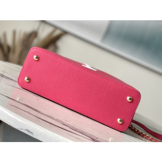 𝐋𝐎𝐔𝐈𝐒𝐕𝐔𝐈𝐓𝐓𝐎𝐍 M22752/M48865 Medium Raspberry Red with White Chain Strips This CAPUCINES handbag