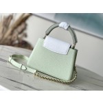 𝐋𝐎𝐔𝐈𝐒𝐕𝐔𝐈𝐓𝐓𝐎𝐍 M22916/M48865 mini Apple green with white chain. This CAPUCINES handbag