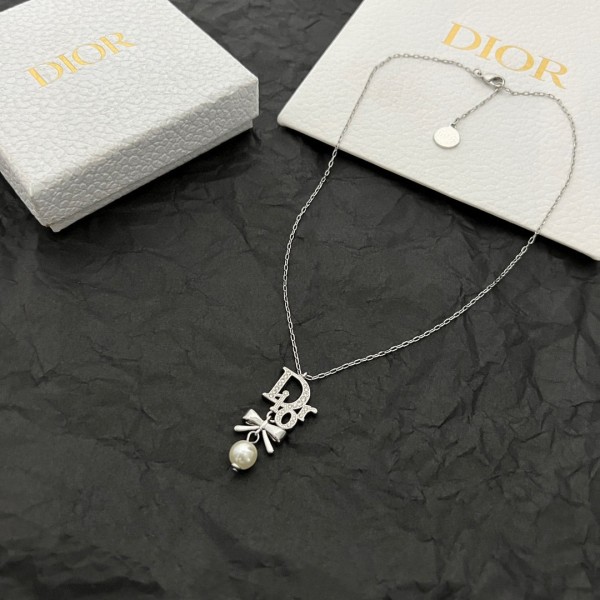 Dior necklace