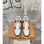 Louis Vuitton couple's latest color scheme sneakers