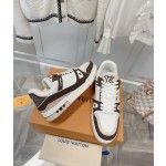Louis Vuitton couple's latest color scheme sneakers