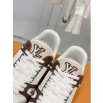 Louis Vuitton couple's latest color scheme sneakers