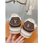 Louis Vuitton couple's latest color scheme sneakers