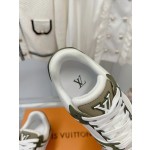 Louis Vuitton couple's latest color scheme sneakers