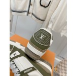 Louis Vuitton couple's latest color scheme sneakers