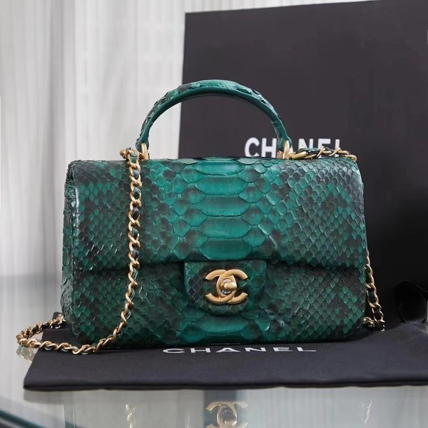 CHANEL model 24313mini cover bag