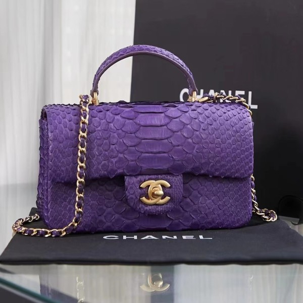CHANEL model 24313mini cover bag