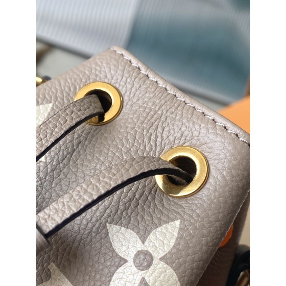 𝐋𝐎𝐔𝐈𝐒𝐕𝐔𝐈𝐓𝐓𝐎𝐍 Duty free version M46291