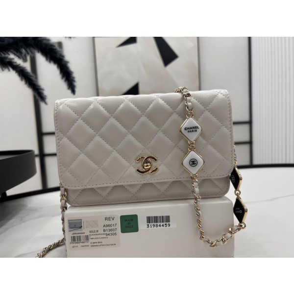 CHANEL A96017 Diamond Sugar Makeup Box