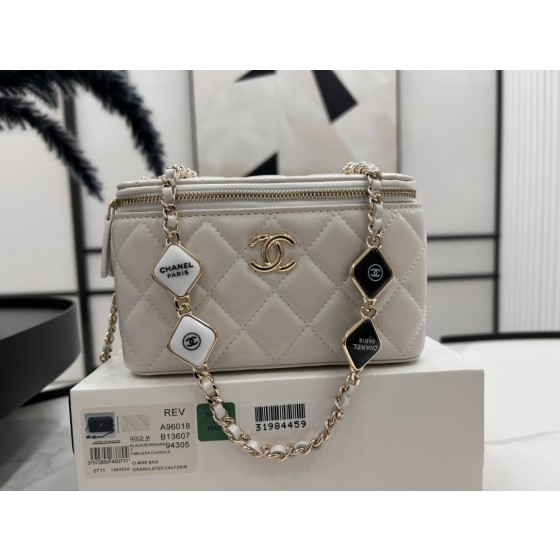 CHANEL A96018 Diamond Sugar Makeup Box