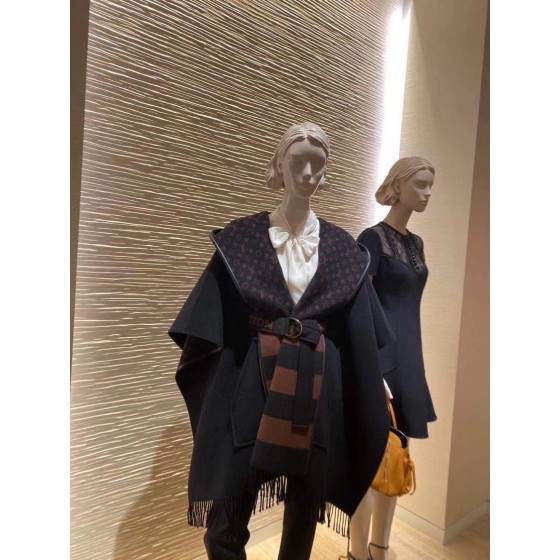 Louis Vuitton Cape Coat (consult customer service to confirm the size before placing a custom order)