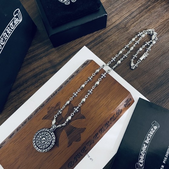 Croix Vintage Skeleton Head Smart Pendant