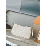 𝐋𝐎𝐔𝐈𝐒𝐕𝐔𝐈𝐓𝐓𝐎𝐍 Duty free version M81066