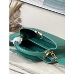 𝐋𝐎𝐔𝐈𝐒𝐕𝐔𝐈𝐓𝐓𝐎𝐍 M59434 dark green gold buckle small size This CAPUCINES BB handbag