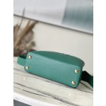 𝐋𝐎𝐔𝐈𝐒𝐕𝐔𝐈𝐓𝐓𝐎𝐍 M59434 dark green gold buckle small size This CAPUCINES BB handbag