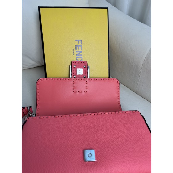 FENDI Baguette series lychee pattern model number: 600